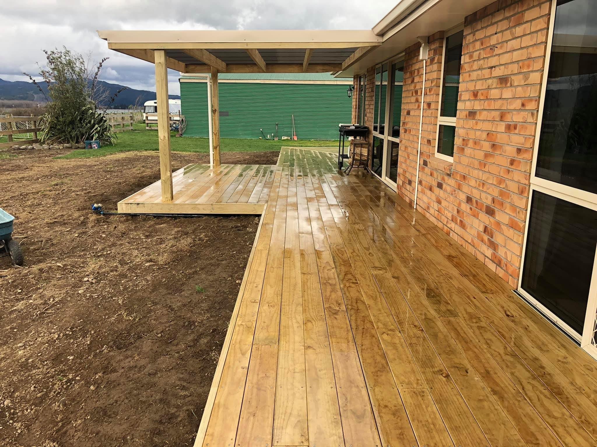 Decking and pergola 2