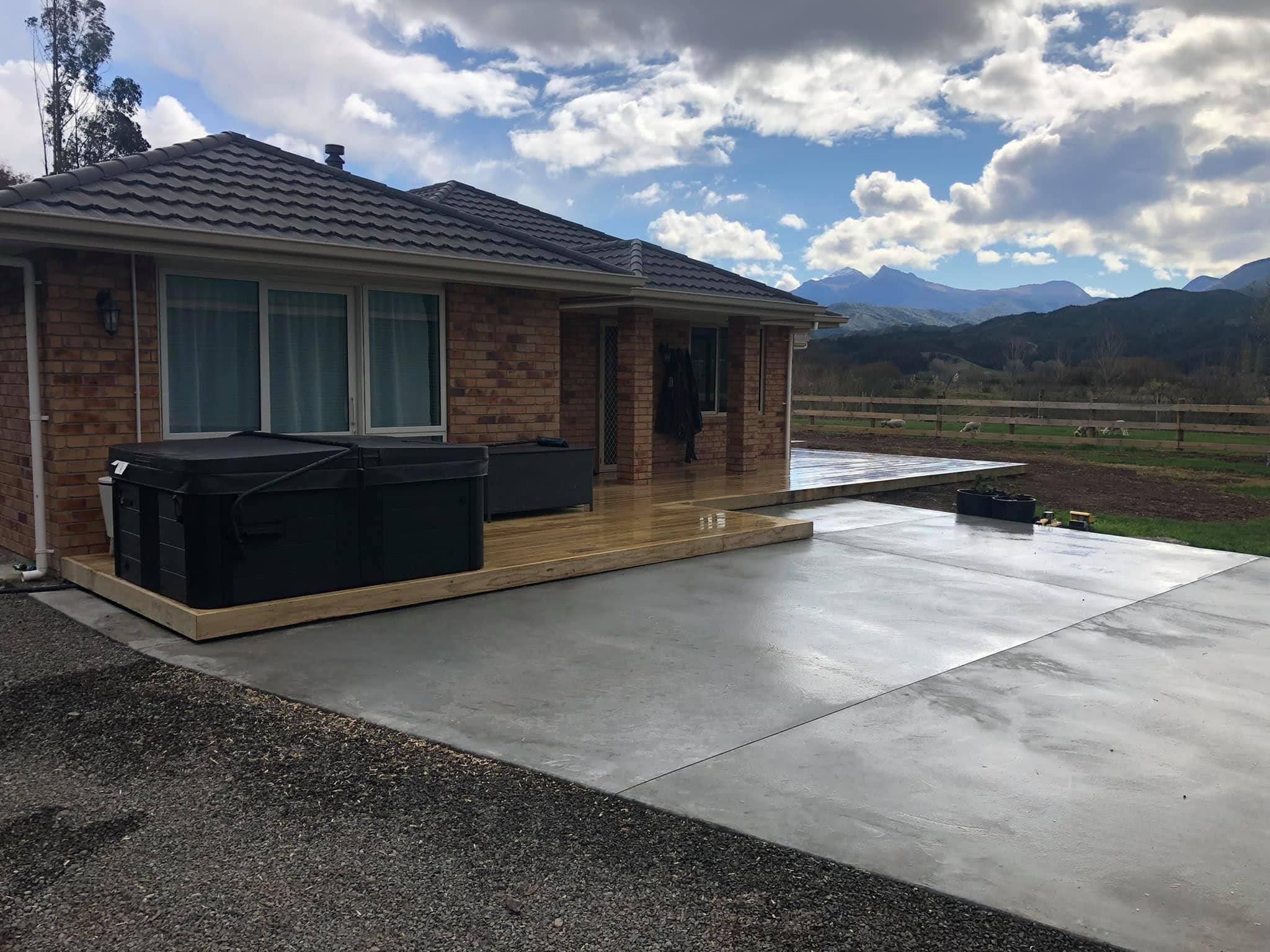 Decking and pergola 6