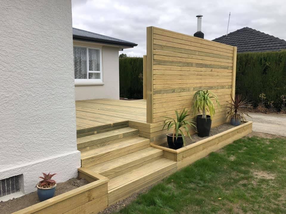 Landscape construction - Deck and screening 2