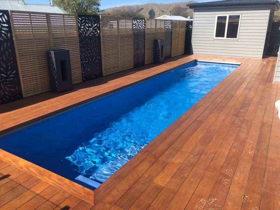 Swimming-pool-garapa-deck-and-screening-1